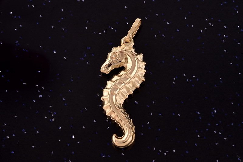 Zlatý přívěsek mořský koník je jedním z nejkrásnějších šperků